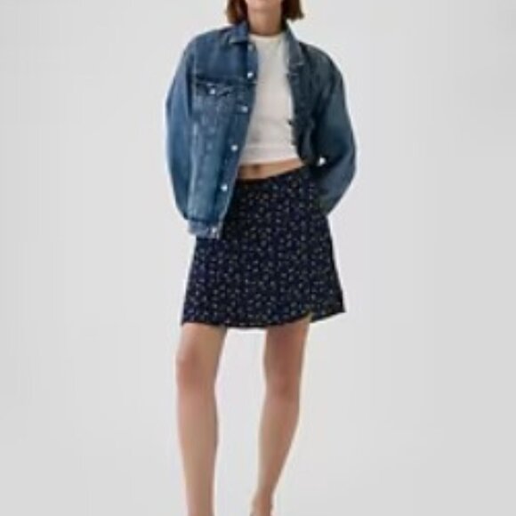 Crepe Floral Mini Skirt Size M - Picture 7 of 7